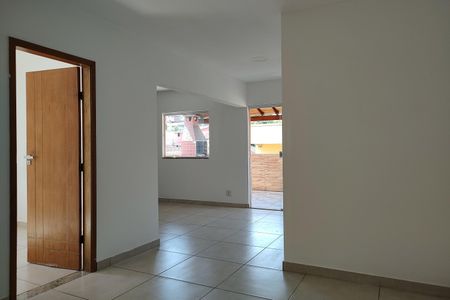 Casa de condomínio para alugar com 75m², 2 quartos e sem vagaSala