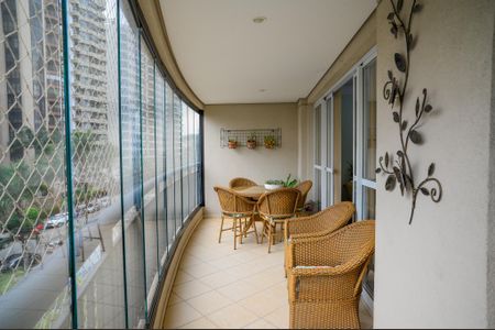 Apartamento à venda com 103m², 3 quartos e 2 vagas Apartamento à venda com 103m², 3 quartos e 2 vagasVaranda