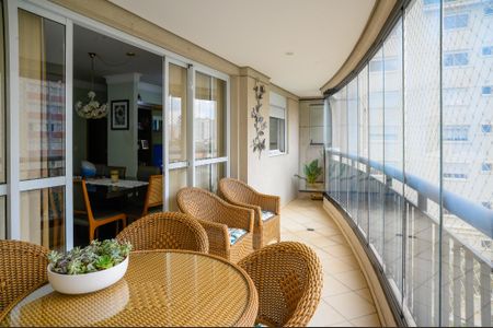 Apartamento à venda com 103m², 3 quartos e 2 vagas Apartamento à venda com 103m², 3 quartos e 2 vagasVaranda