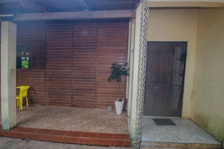 Casa à venda com 81m², 2 quartos e 2 vagas Casa à venda com 81m², 2 quartos e 2 vagasFachada