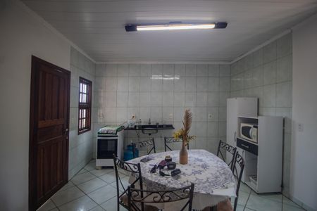 Casa à venda com 81m², 2 quartos e 2 vagas Casa à venda com 81m², 2 quartos e 2 vagasCozinha