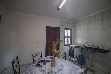 Casa à venda com 81m², 2 quartos e 2 vagas Casa à venda com 81m², 2 quartos e 2 vagasCozinha
