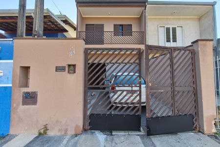 Casa à venda com 142m², 3 quartos e 2 vagasFachada