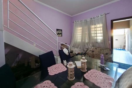 Casa à venda com 142m², 3 quartos e 2 vagasSala