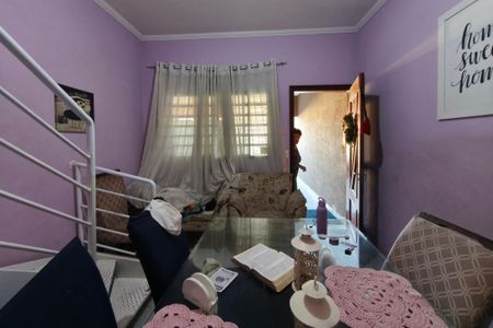 Casa à venda com 142m², 3 quartos e 2 vagasSala