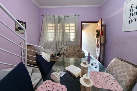 Casa à venda com 142m², 3 quartos e 2 vagasSala