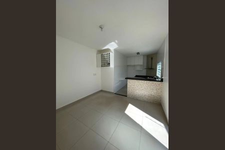 Cozinha de casa para alugar com 3 quartos, 200m² em Santa Mônica, Uberlândia