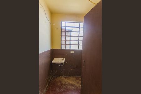 Casa à venda com 240m², 4 quartos e 1 vagaBanheiro Social da Casa de Fundos