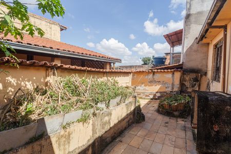 Casa à venda com 240m², 4 quartos e 1 vagaJardim da Casa de Fundos