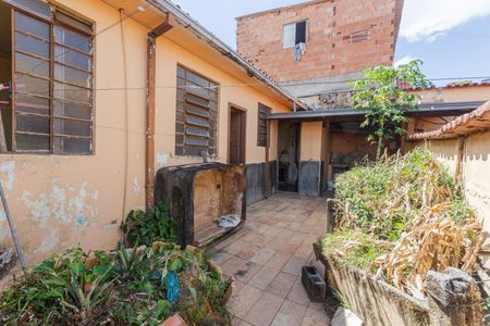 Casa à venda com 240m², 4 quartos e 1 vagaJardim da Casa de Fundos
