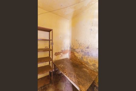 Casa à venda com 240m², 4 quartos e 1 vagaQuarto de Serviço da Casa de Fundos