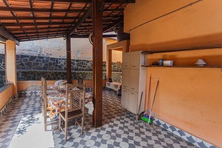 Casa à venda com 240m², 4 quartos e 1 vagaQuintal