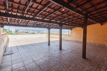 Casa à venda com 240m², 4 quartos e 1 vagaTerraço