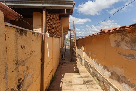 Casa à venda com 240m², 4 quartos e 1 vagaEntrada Lateral 1