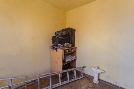 Casa à venda com 240m², 4 quartos e 1 vagaQuarto da Casa de Fundos