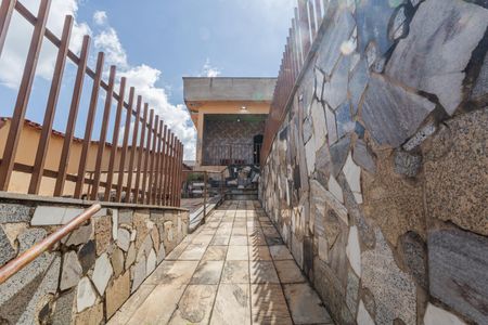 Casa à venda com 240m², 4 quartos e 1 vagaEntrada