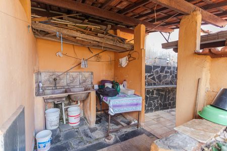 Casa à venda com 240m², 4 quartos e 1 vagaÁrea de Serviço 2 da Casa de Fundos