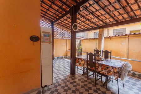 Casa à venda com 240m², 4 quartos e 1 vagaQuintal