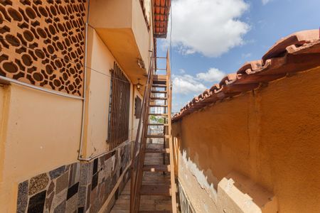 Casa à venda com 240m², 4 quartos e 1 vagaEscada de Acesso ao Terraço