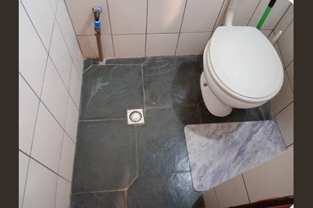 Banheiro de kitnet/studio para alugar com 1 quarto, 20m² em Centro, Santo André