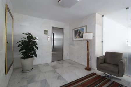 Apartamento para alugar com 134m², 3 quartos e 2 vagasHall Social