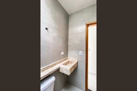 Casa à venda com 140m², 3 quartos e 2 vagasBanheiro 
