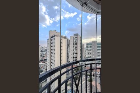 Apartamento à venda com 66m², 2 quartos e 2 vagasQuarto 2 - Varanda