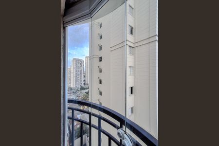 Apartamento à venda com 66m², 2 quartos e 2 vagasQuarto 2 - Varanda