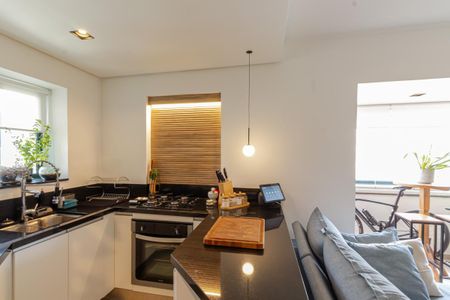 Cozinha de apartamento para alugar com 1 quarto, 40m² em Itaim Bibi, São Paulo