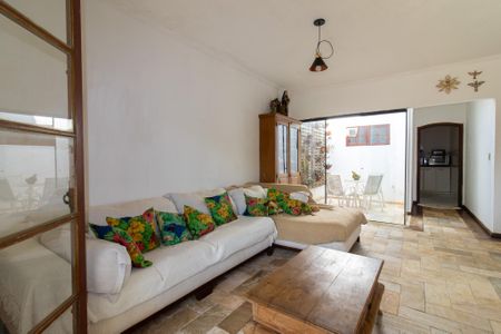 Casa à venda com 188m², 3 quartos e 2 vagasSala