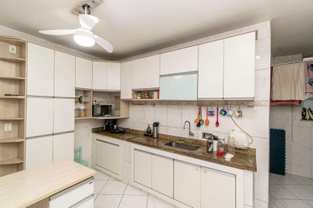 Apartamento à venda com 76m², 2 quartos e 1 vagaCozinha - Armários