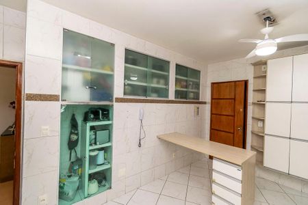 Apartamento à venda com 76m², 2 quartos e 1 vagaCozinha - Armários