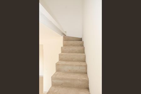 Apartamento à venda com 42m², 1 quarto e sem vaga Apartamento à venda com 42m², 1 quarto e sem vagaEscada