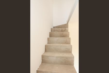 Apartamento à venda com 41m², 1 quarto e sem vaga Apartamento à venda com 41m², 1 quarto e sem vagaEscada