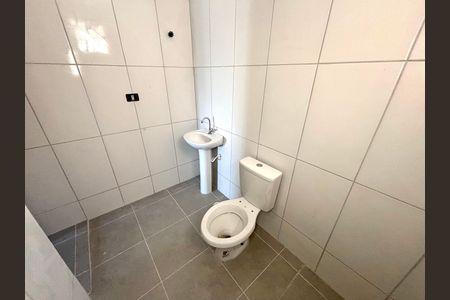 Casa para alugar com 54m², 2 quartos e sem vaga Casa para alugar com 54m², 2 quartos e sem vagaBanheiro