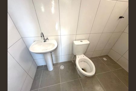 Casa para alugar com 54m², 2 quartos e sem vaga Casa para alugar com 54m², 2 quartos e sem vagaBanheiro