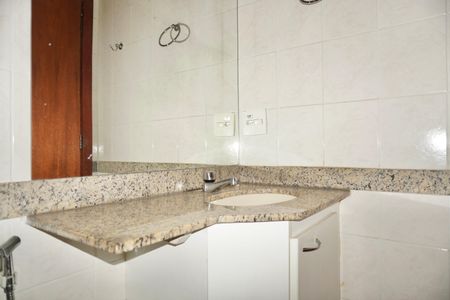 Apartamento para alugar com 65m², 2 quartos e 1 vagaBanheiro Social