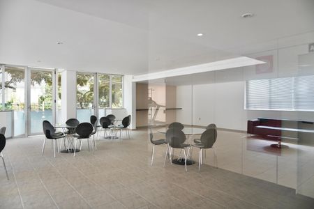 Apartamento para alugar com 80m², 2 quartos e 1 vagaÁrea comum - Salão de festas