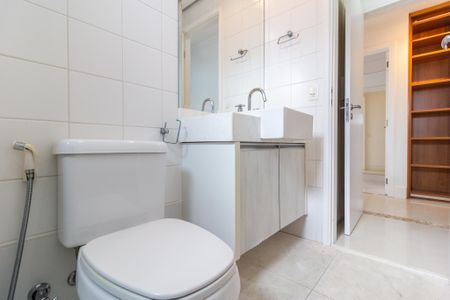 Apartamento para alugar com 149m², 3 quartos e 2 vagas Apartamento para alugar com 149m², 3 quartos e 2 vagasBanheiro da Suíte 1