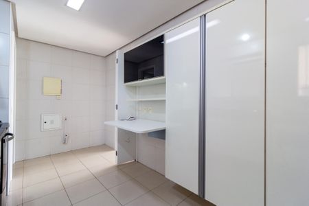 Apartamento para alugar com 149m², 3 quartos e 2 vagas Apartamento para alugar com 149m², 3 quartos e 2 vagasCozinha