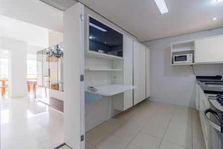 Apartamento para alugar com 149m², 3 quartos e 2 vagas Apartamento para alugar com 149m², 3 quartos e 2 vagasCozinha