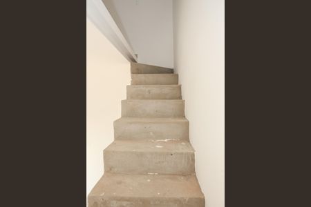 Apartamento à venda com 41m², 1 quarto e sem vagaEscada