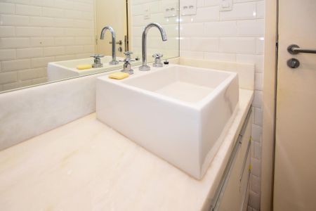 Apartamento para alugar com 190m², 3 quartos e 1 vagabanheiro. corredor