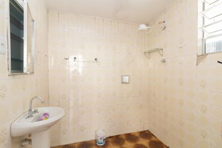 Banheiro de casa para alugar com 2 quartos, 60m² em Vila Norma, São Paulo