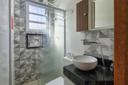 Casa de condomínio para alugar com 180m², 2 quartos e sem vagaBanheiro da Suíte