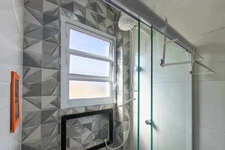 Casa de condomínio para alugar com 180m², 2 quartos e sem vagaBanheiro da Suíte