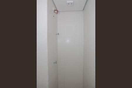 Banheiro de kitnet/studio para alugar com 1 quarto, 34m² em Lapa, São Paulo
