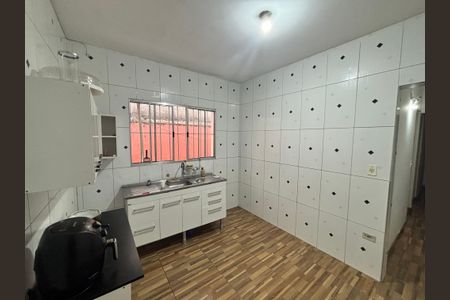 Cozinha de casa para alugar com 2 quartos, 125m² em Jardim Bonifacio, São Paulo