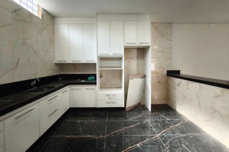 Casa para alugar com 330m², 4 quartos e 4 vagasCozinha
