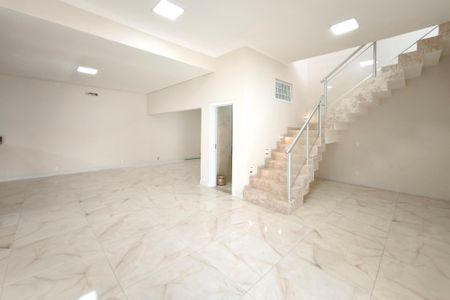 Casa para alugar com 330m², 4 quartos e 4 vagasSala